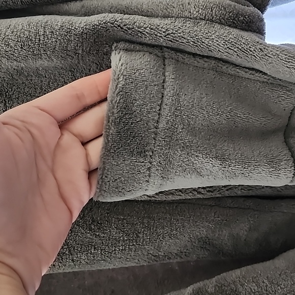 New Plush Robe - Picture 4 of 5